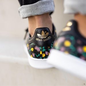 Adidas: Stan Smith Core Black/Cloud White-Gold Metallic🌷💐👟
